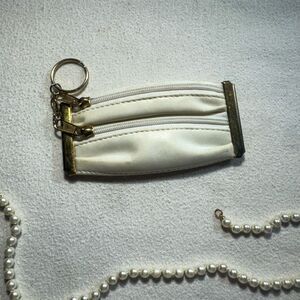 Vintage White Faux Leather Coin Purse with Keychain
